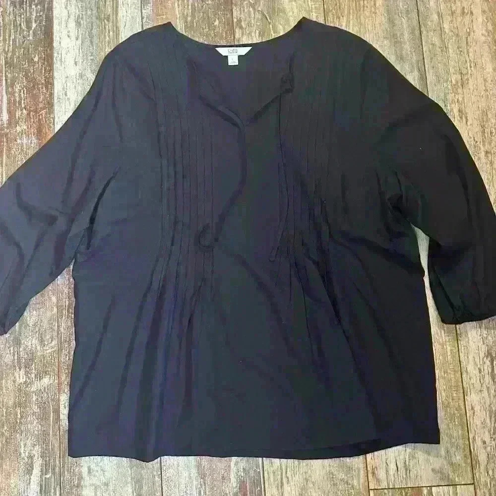Women’s split neck black tunic length peasant top with 3/4 sleeves, size L